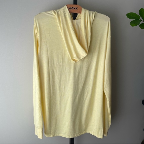 2UNDR Luxury Long Sleeve Hooded Tee Tshirt With Hood Pullover Yellow Mens Large - Picture 4 of 10